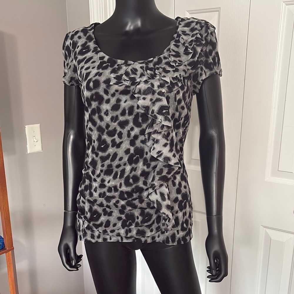 🌻 Stylish Gray Leopard Print Women's Top